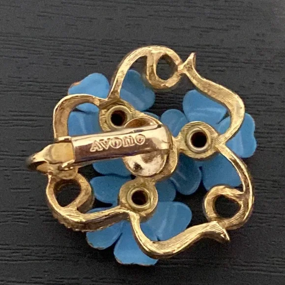 Vintage Avon Flower Cluster Clip-On Earrings - Picture 8 of 9